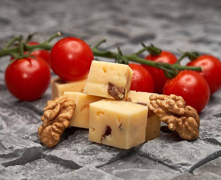 Zanimljiva kombinacija (sir, orasi i&nbsp;povrće)