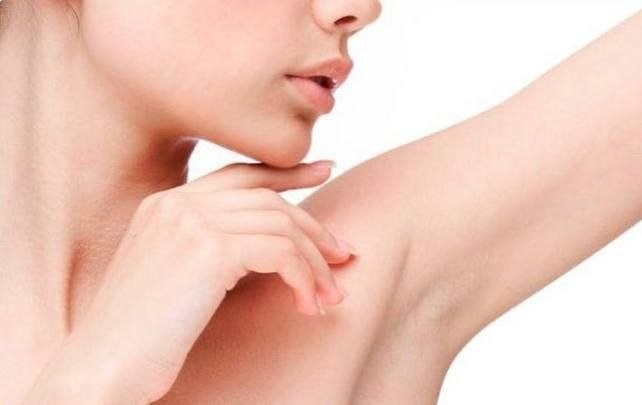 Prirodna sredstva protiv pojačanog znojenja - kamilica, soda, žalfija